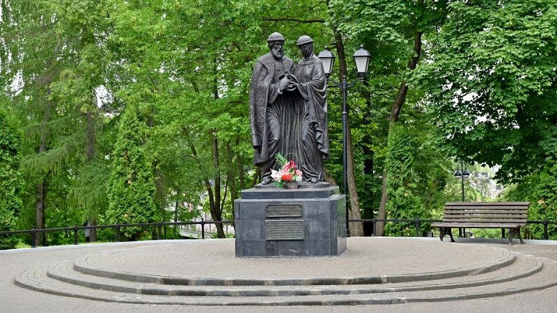 В Кирове отреставрируют памятник Петру и Февронии Муромским