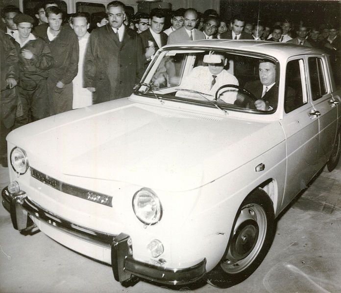 Чаушеску за рулём первого автомобиля марки «Dacia». 1968 год