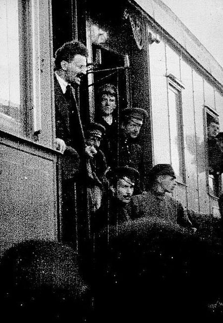 Лев Троцкий в 1917 году