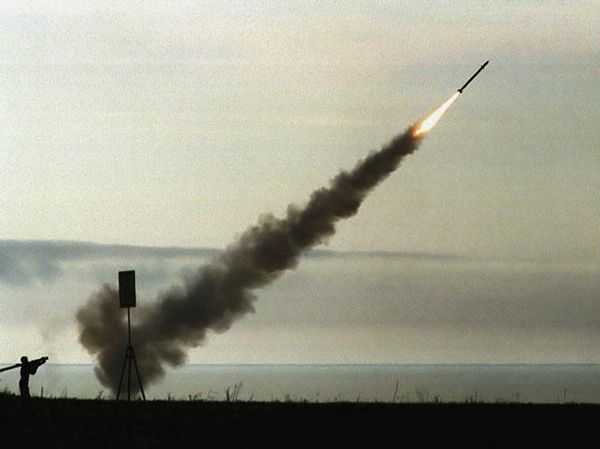 Запуск зенитной ракеты «Игла» во время учений «Центр-2011» на полигоне Капустин Яр