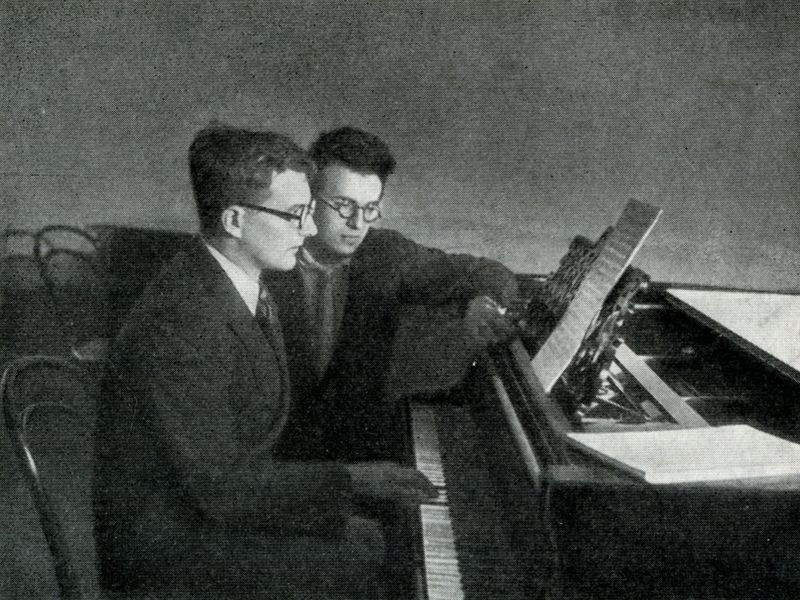 Д. Шостакович и Г. Свиридов, 1940
