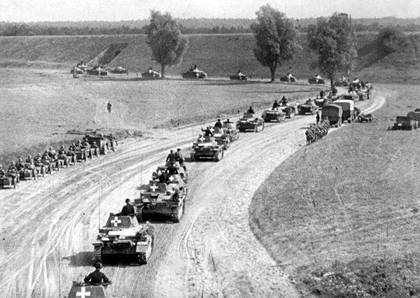 Немецкие войска входят в Польшу