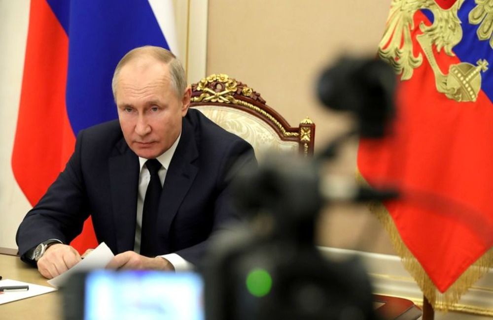 Путин указал на необходимость снимать в России кино о профессионалах
