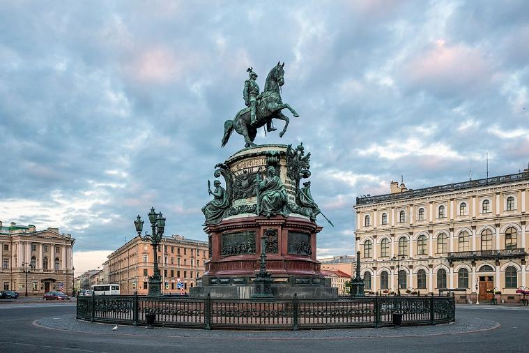 Реставрацию памятника Николаю I завершают в Петербурге