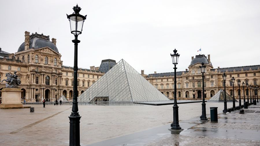Новым директором Лувра станет руководитель Версальского дворца