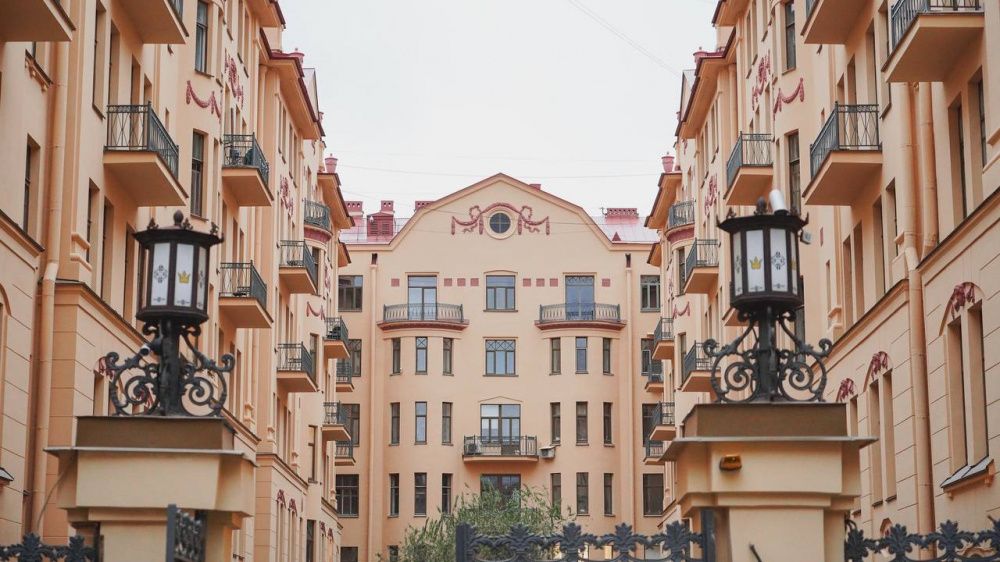 В Петербурге отреставрировали дом, где 30 лет жил Довлатов