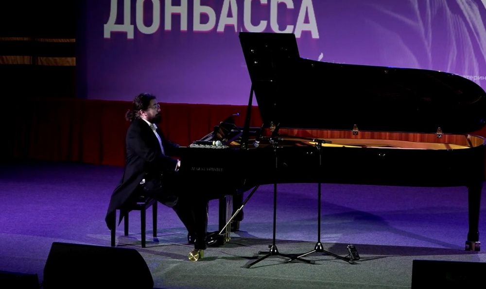 Французский композитор и пианист Николя Челоро получил российское гражданство