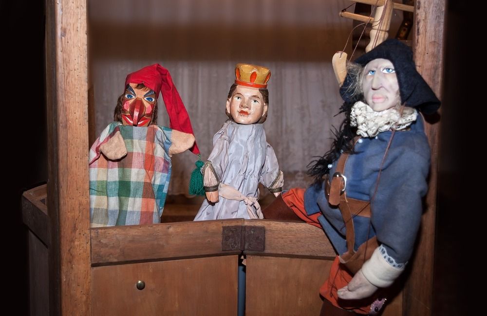 Луганский театр кукол получил 350 кресел-трансформеров