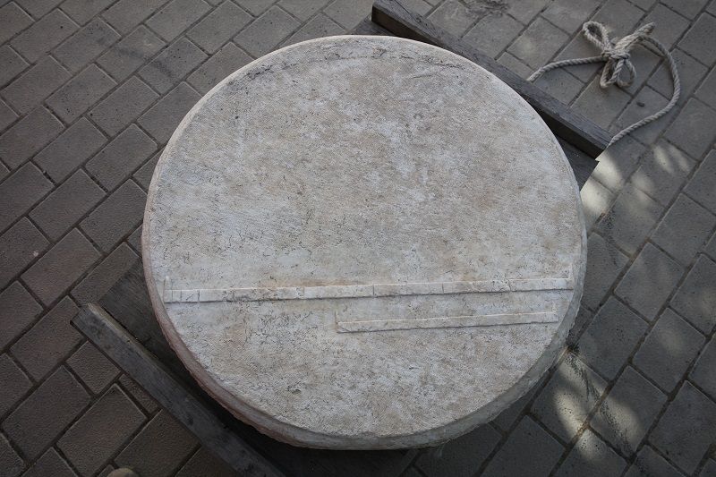 В Херсонесе археологи обнаружили уникальную мраморную плиту 
