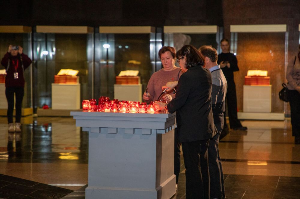 В российских музеях провели минуту молчания по погибшим в теракте