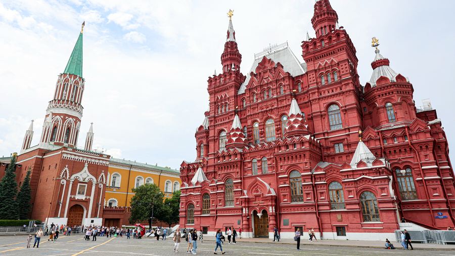 В ГИМ представили выставку «Очарование красоты. Из истории ювелирных украшений в России»