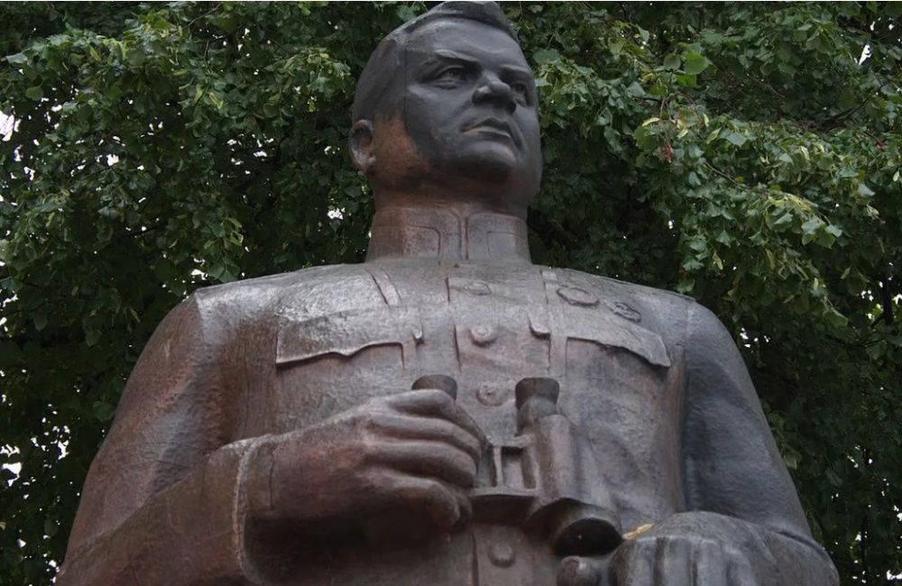 В Полтаве снесут памятник Пушкину, Ватутину и Зыгину