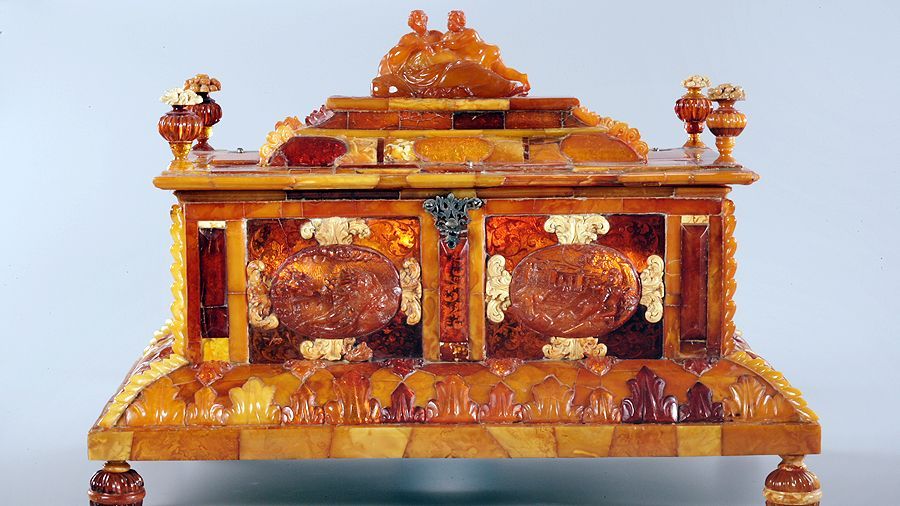 От «Летатлина» до фрагментов Янтарной комнаты: рассказываем о выставках ноября