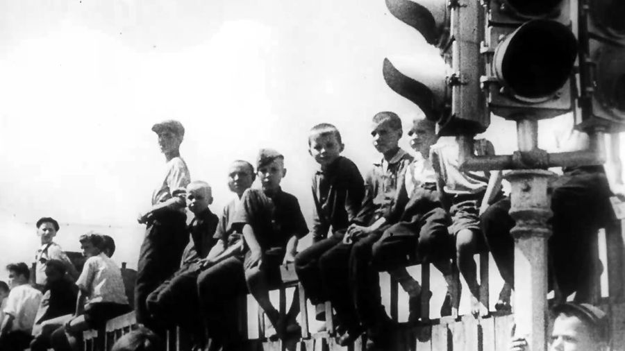 Дети сжигали на Пискаревском тела умерших блокадников: документалист Алексей Бурыкин снял фильм о том, о чем раньше предпочитали не вспоминать