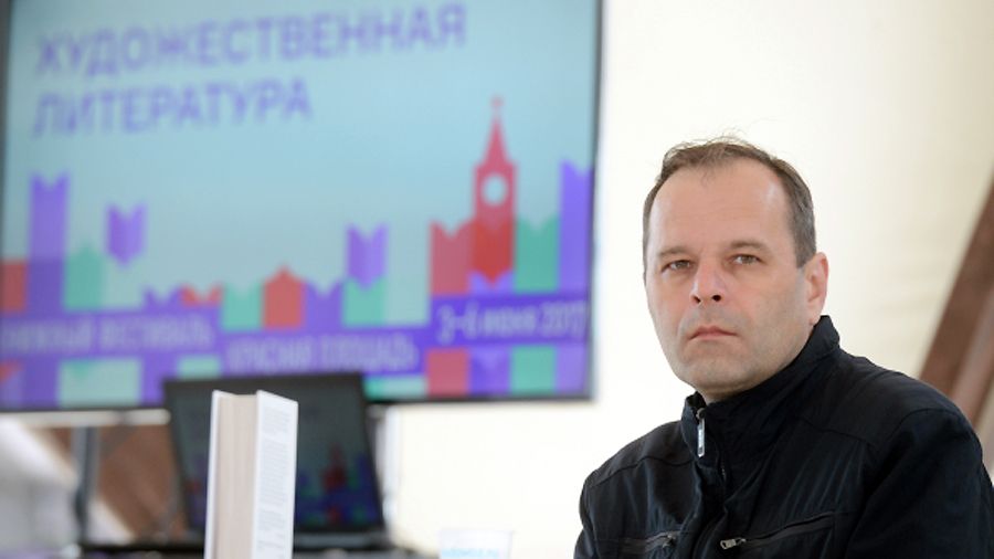 Писатель Роман Сенчин: «Мне хочется написать умный детектив»