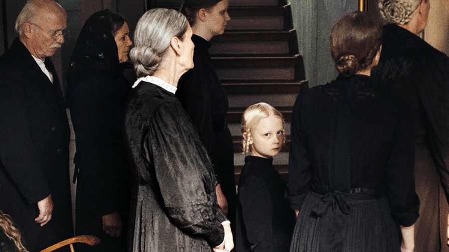 Семейный портрет в натюрморте: «Звук падения» Маши Шилински