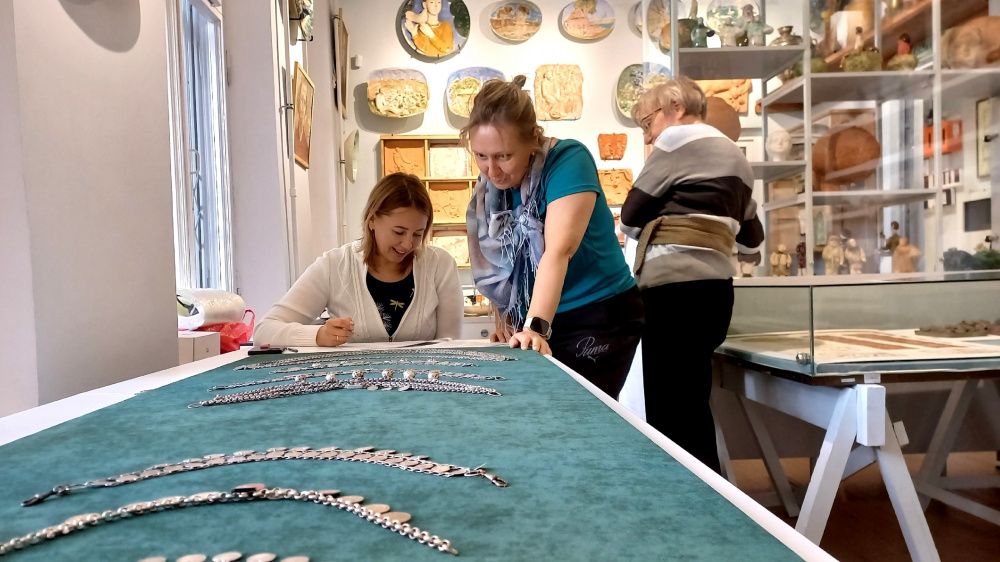 В Вологде впервые представят украшения народа сету