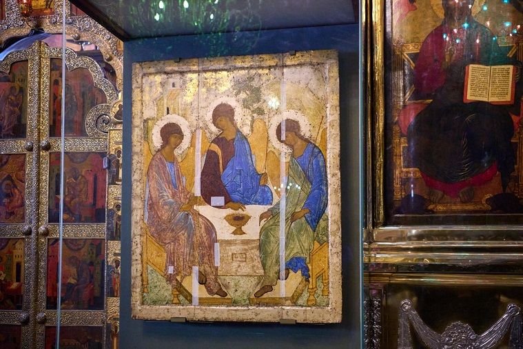 Спустя век икона Святой Троицы Андрея Рублева вернулась в Троице-Сергиеву  лавру