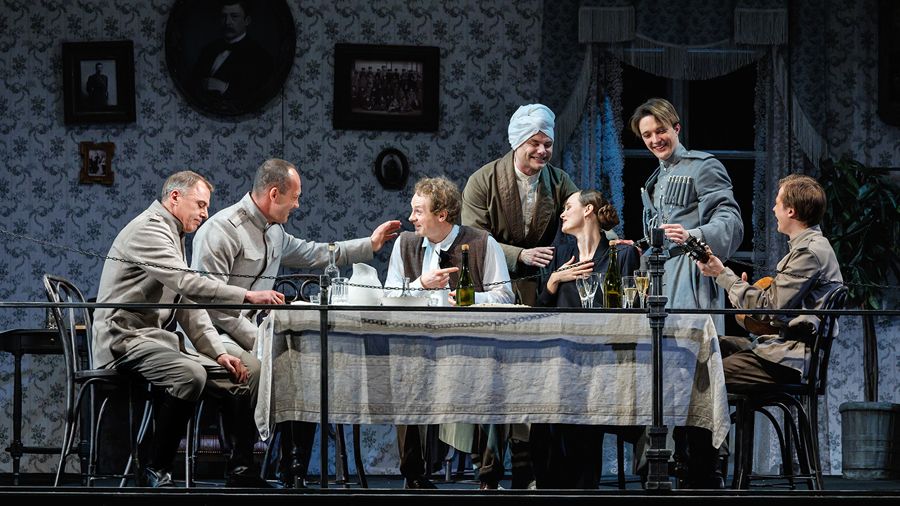 Все впереди: в Малом театре Алексей Дубровский поставил спектакль «Белая гвардия»