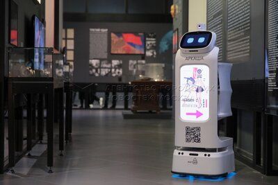 Робот Аркаша в Музее кино на ВДНХ провел более 700 экскурсий