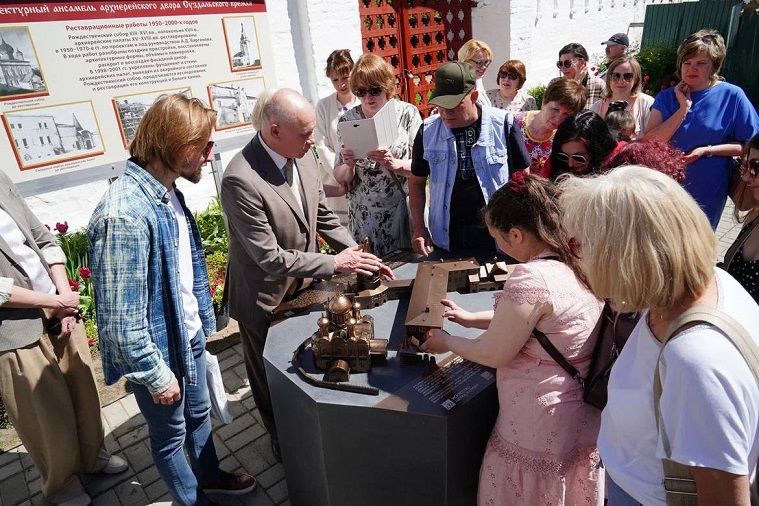 Тактильную копию ансамбля Суздальского кремля открыли для незрячих посетителей
