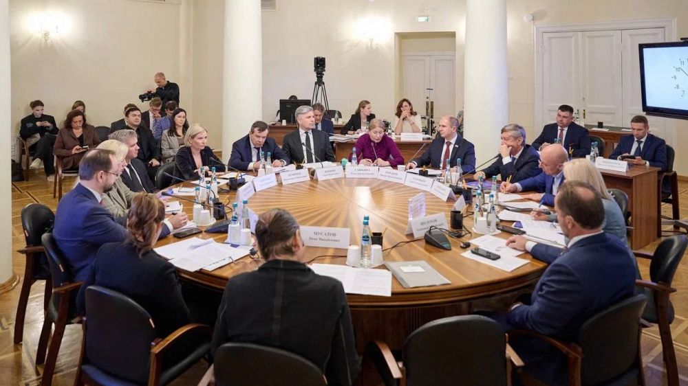 На программы «Семья» и «Молодежь и дети» выделят 179,4 млрд руб