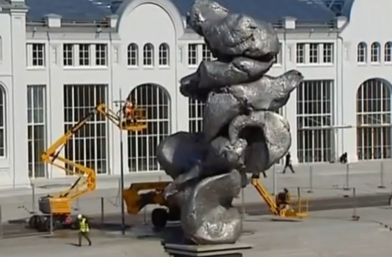  Памятник комку глины возмутил главу Общественного совета при Минкультуры 