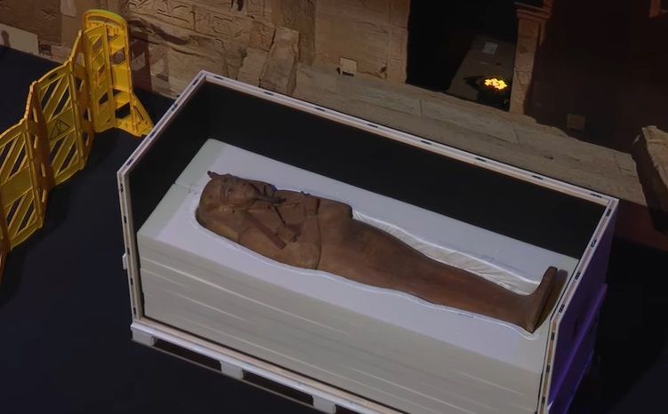 Во Франции на выставке представили саркофаг фараона Рамзеса II