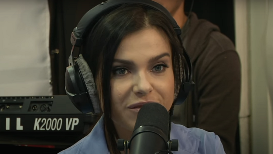 «Муз-ТВ» убрал Елену Темникову из фильма о «Фабрике звезд»