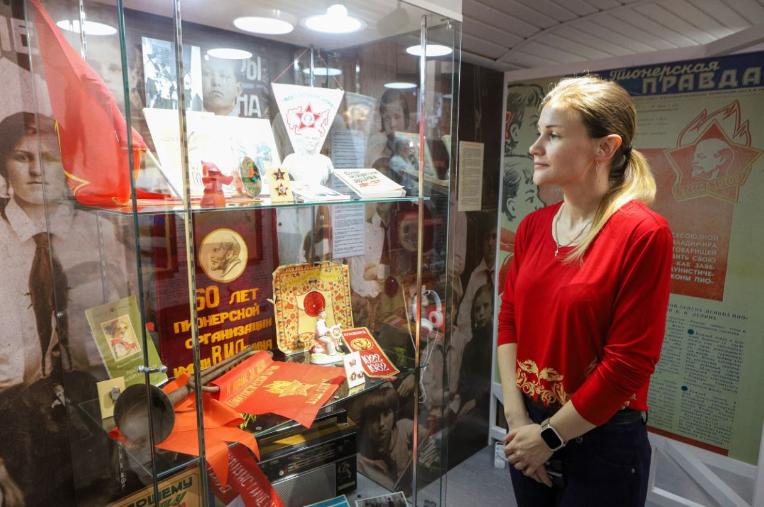 На пароходе-музее в Красноярске начала работать выставка «Пионерская правда. Красноярский спецвыпуск»