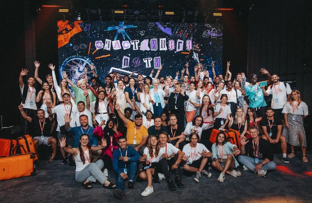 Более 100 участников погрузились в культуру России благодаря международной программе Академии «Меганом»