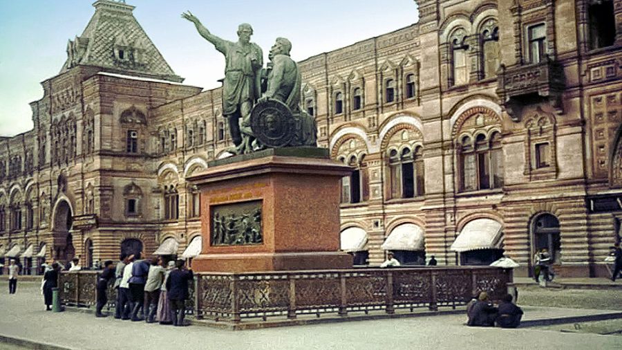 «Довольно нам двух лавочников славить»: как чуть не снесли памятник Минину и Пожарскому