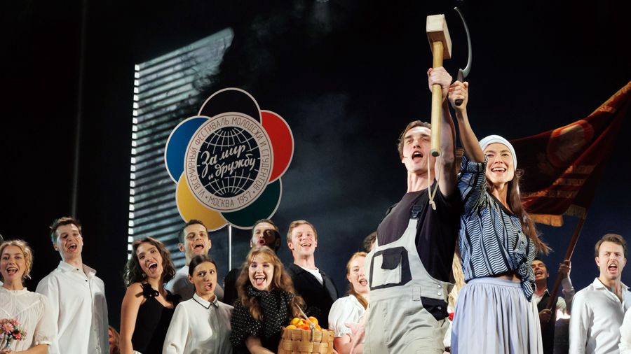 Собрались на «Задворках»: возрожденный проект в «Ленкоме» посвятили памяти Марка Захарова