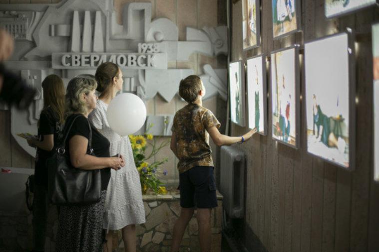 В ЛНР прошло открытие выставки «Искусство быть»