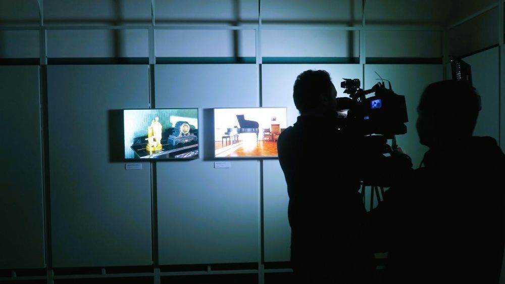 В Зеленом фойе МХТ им. Чехова открылась выставка «ДОМ» фотографа Егора Заики