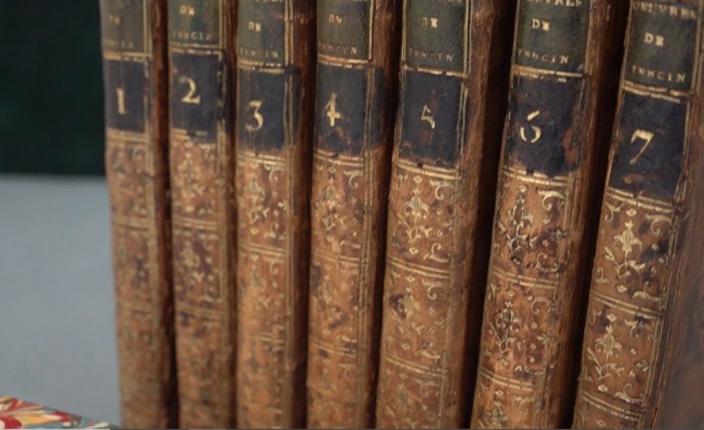 Музей-заповедник «Павловск» получил в дар исторические книги из царской библиотеки
