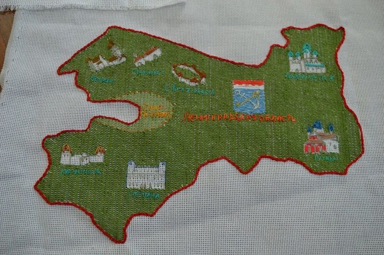 Мастерицы Ленинградской области вышили карту региона