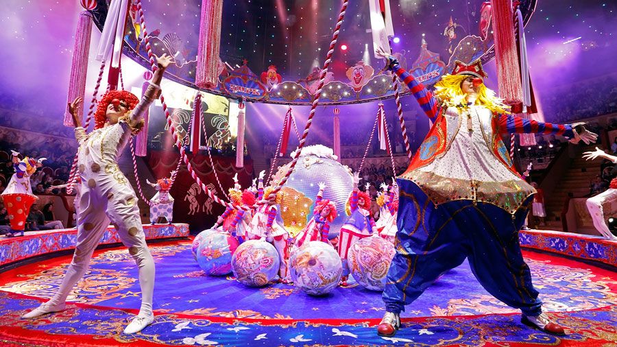 Двести участников из шестнадцати стран, шесть представлений и три «золота» вместо двух