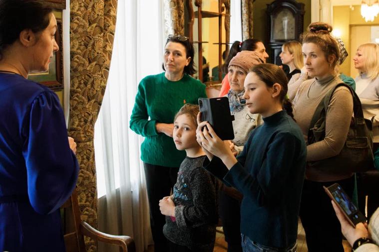 Бахрушинский музей организовал культурную программу для беженцев из Донбасса