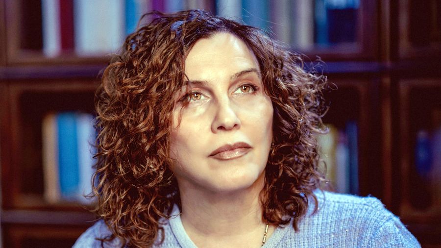 «Если можешь стать островком духовности — будь им»: создатель крупнейшей поэтической серии в стране, поэт Алла Поспелова о том, зачем она решила вложиться в стихотворцев 