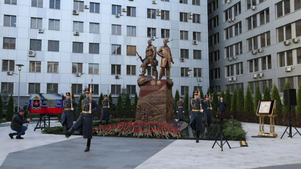 В Москве открыли памятник военным разведчикам