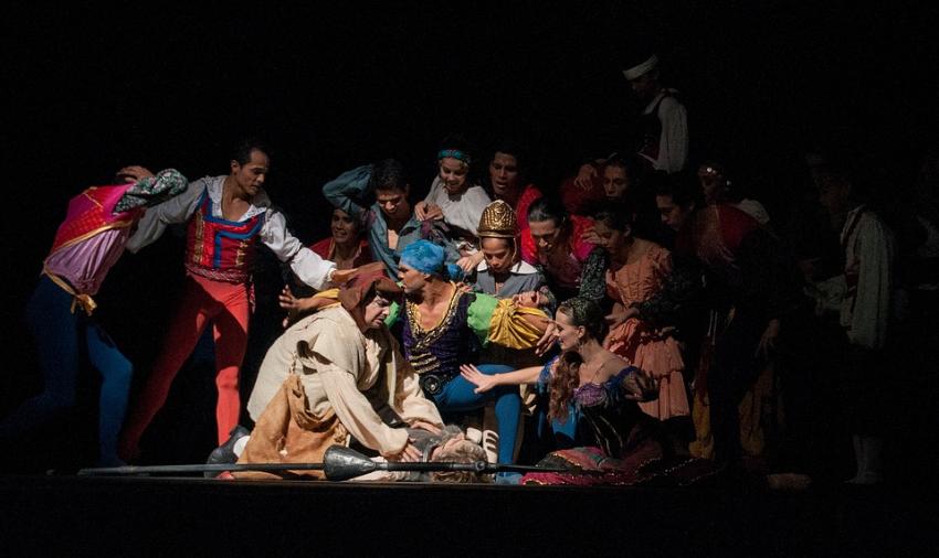 Ведущие театры страны примут участие в благотворительной акции «Открытый занавес»