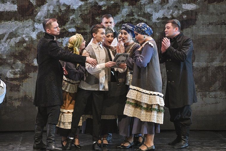 Пять народных ансамблей отправятся в концертный тур по России