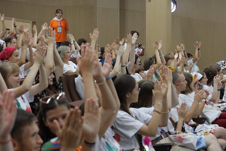 Урок русского жестового языка прошел на Детском культурном форуме