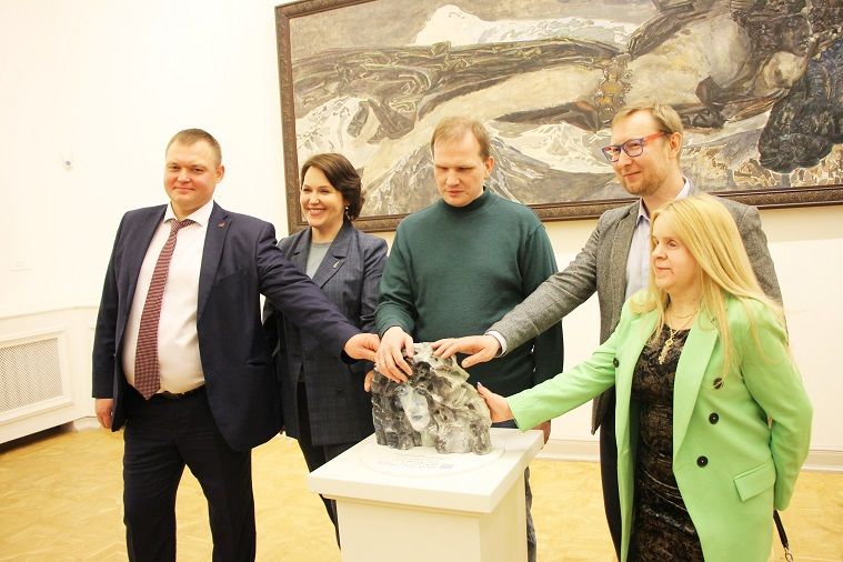 Тактильный макет «Демона» Михаила Врубеля появился в Русском музее