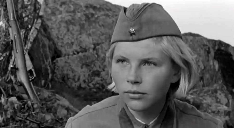 Константин Богомолов хочет поставить «А зори здесь тихие», Елена Драпеко — против