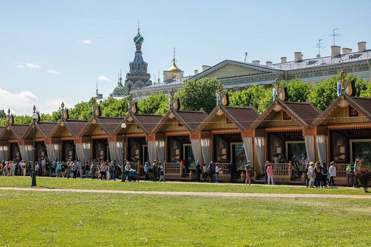 В Петербурге открылась выставка «30 картин из жизни Петра Великого. 2022»