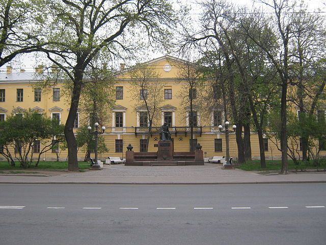 Здание кавалерийского училища в Петербурге преобразуют в школу