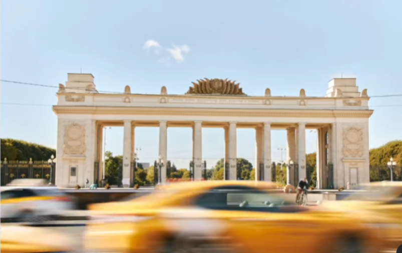 Восстановление Парка Горького после оползня завершили в Москве