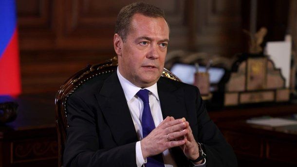 Медведев пригласил экс-лидера Pink Floyd выступить перед военными